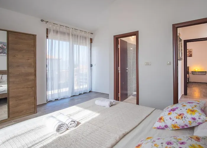 Villa Dijana East