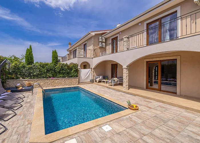 Villa Dijana East *