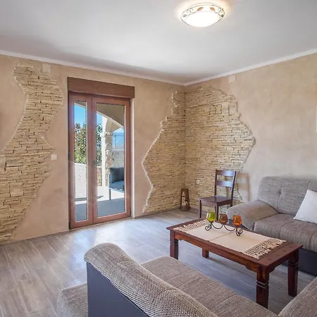 Dijana East Villa Linardici