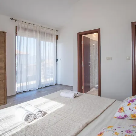 Villa Dijana East