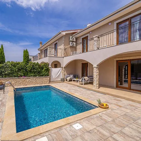 Villa Dijana East *