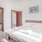 Dijana East Linardići